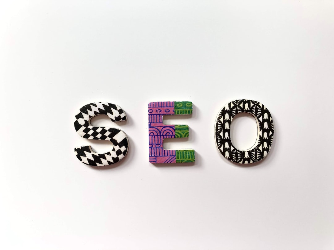 The word seo is spelled out on a white background.